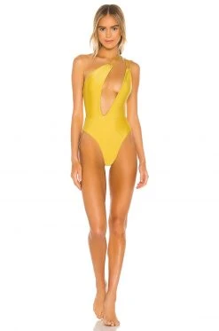 Lovers And Friends Caught Up One Piece In Lima